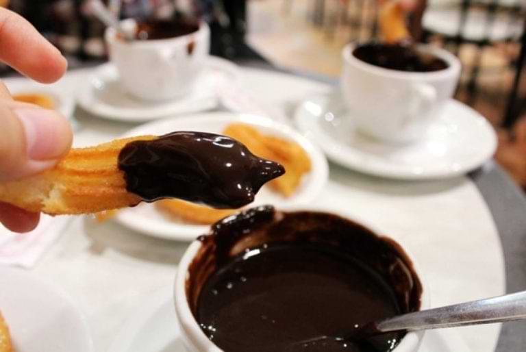churro con chocolate